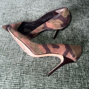MANOLO BLAHNIK SUEDE CAMOUFLAGE POINTED TOE HEELS SIZE 40